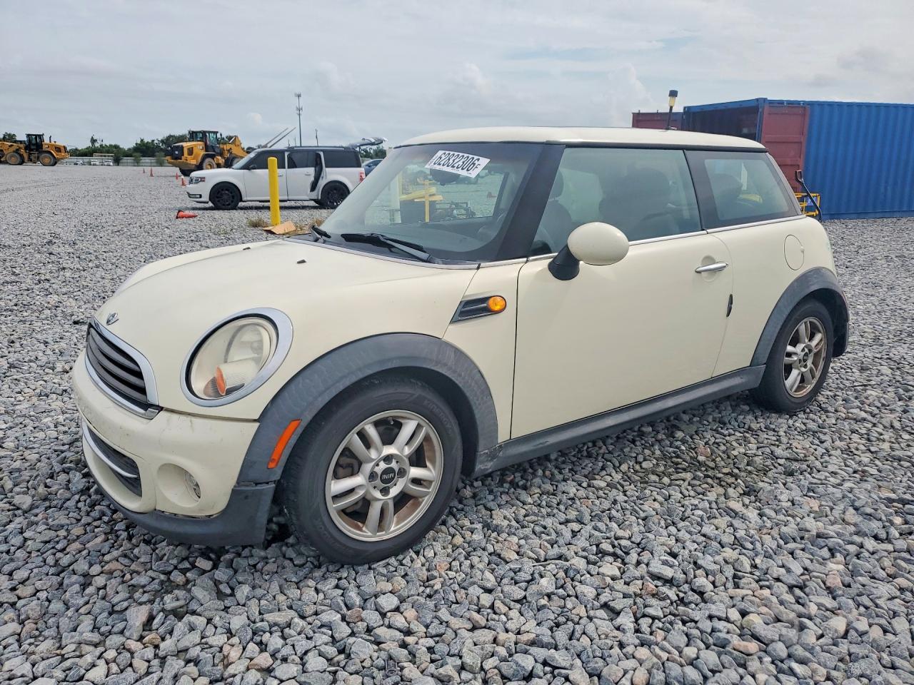 2011 MINI Hardtop, VIN WMWSU3C53BT099854 — Front end