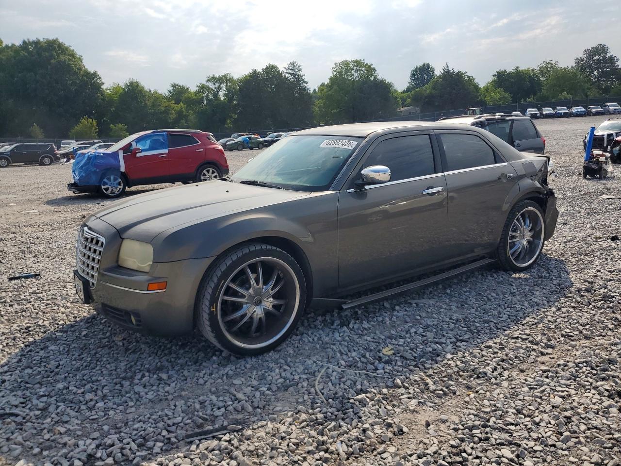 2010 Chrysler 300 Touring, VIN 2C3CA4CD3AH105116 — Зад