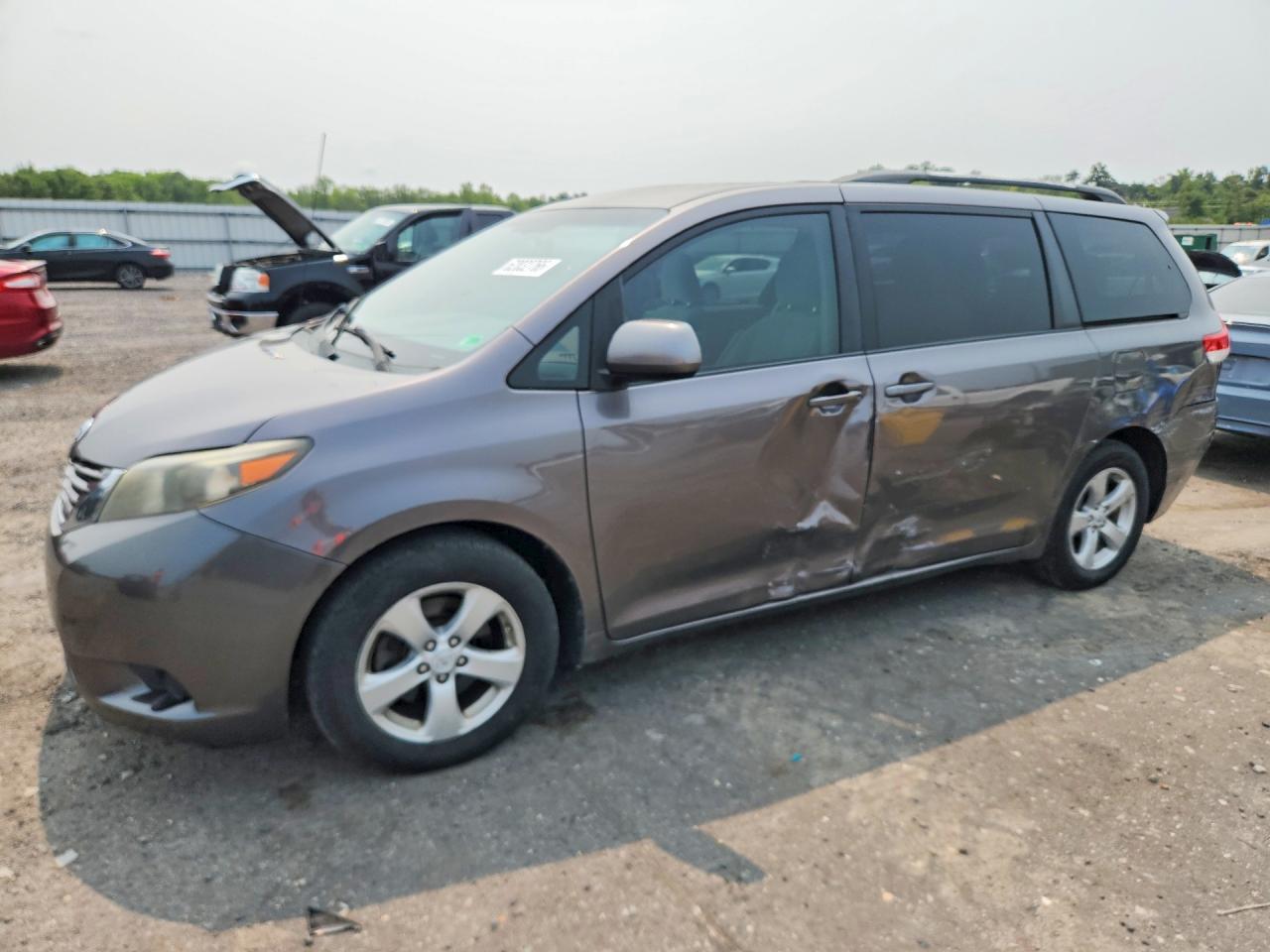 2011 Toyota Sienna LE, VIN 5TDKK3DC0BS013887 — Rear end