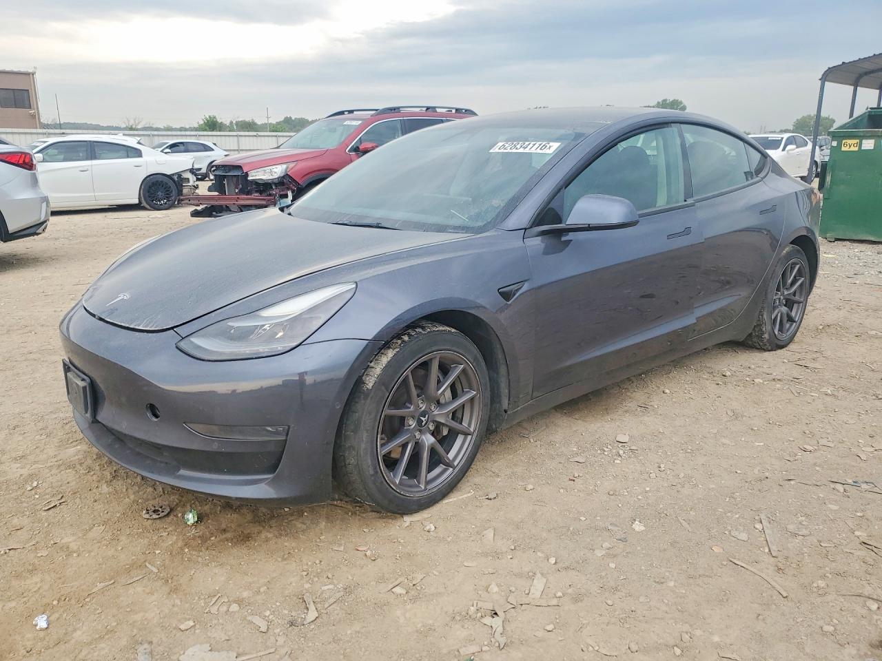 2021 Tesla Model 3 Standard Range Plus, VIN 5YJ3E1EA0MF091641 — Мелкие вмятины и царапины
