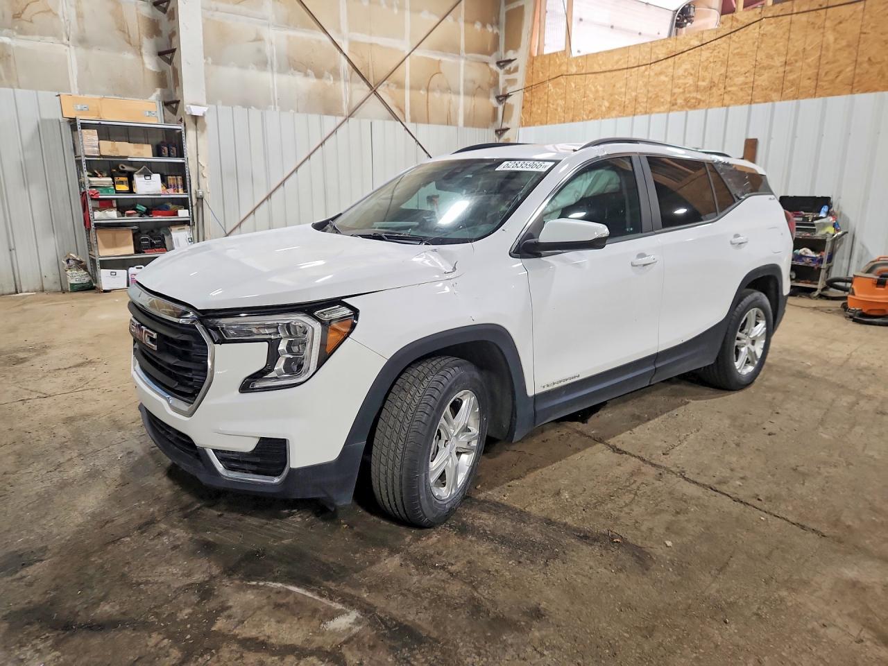 2022 GMC Terrain SLE, VIN 3GKALTEV0NL284200 — Бок
