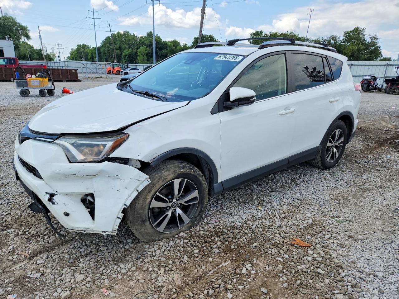 2017 Toyota RAV4 XLE, VIN JTMRFREV5HJ113110 — Front end