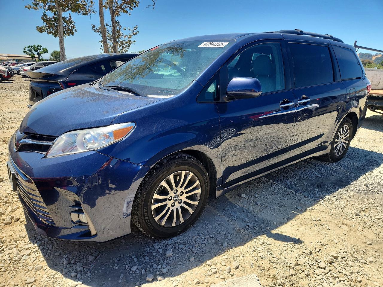2018 Toyota Sienna XLE, VIN 5TDYZ3DC8JS928331 — Vandalism