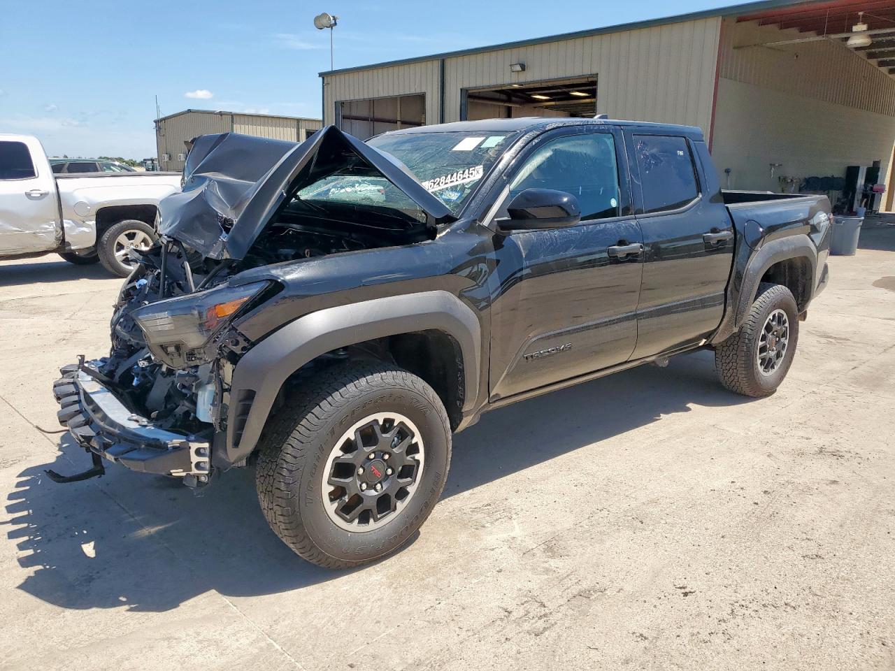2025 Toyota Tacoma SR, VIN 3TMLB5JN4SM106031 — Фото с аукциона 1 of 12