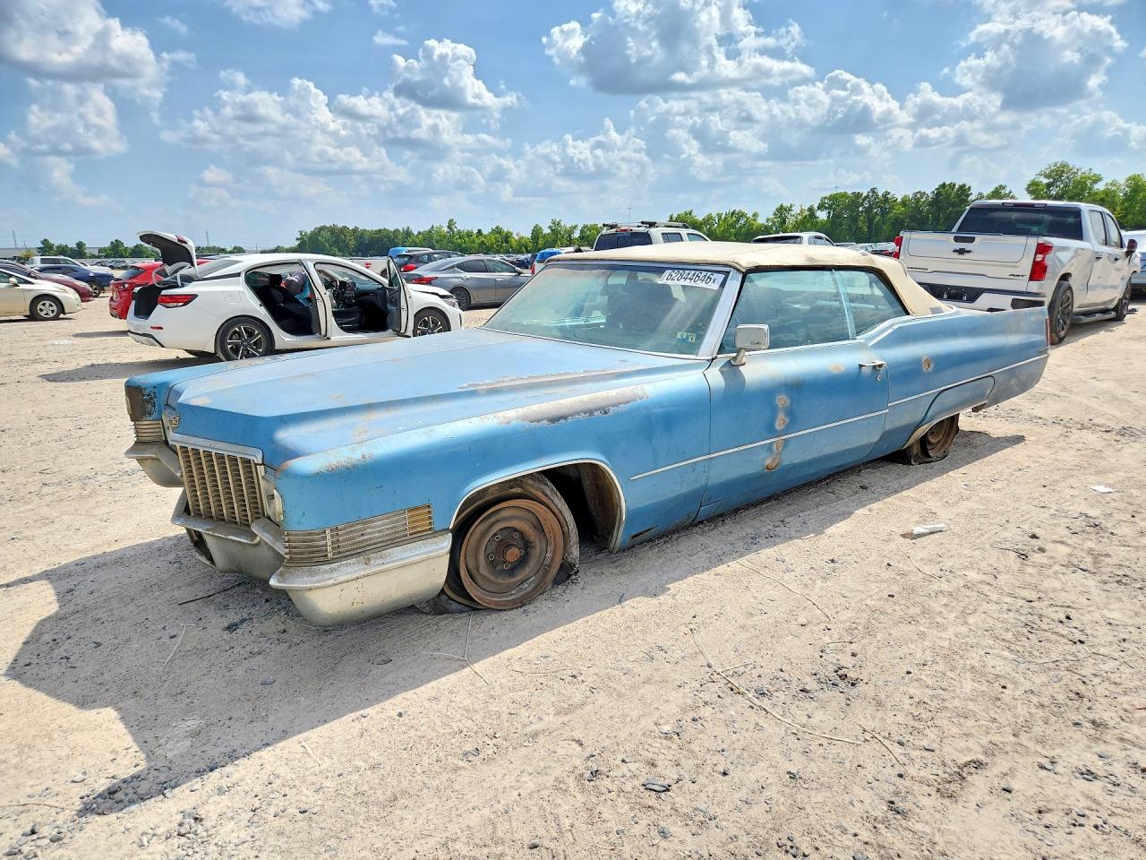 1970 Cadillac DeVille, VIN F0337630 — Minor dents and scratches