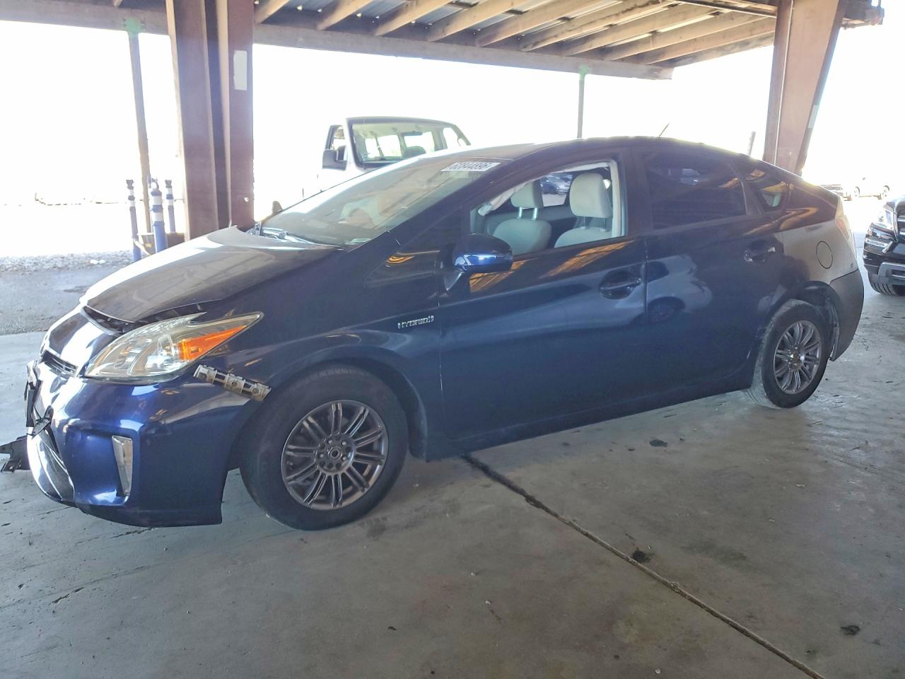 2015 Toyota Prius Four, VIN JTDKN3DUXF0429311 — Front end