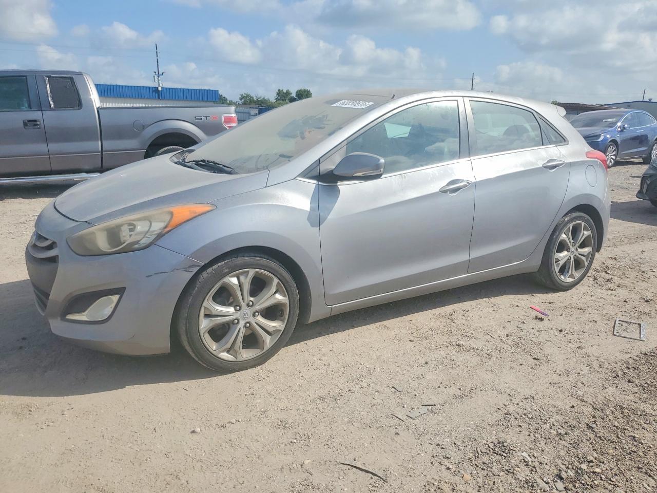 2013 Hyundai Elantra, VIN KMHD35LEXDU058785 — Minor dents and scratches