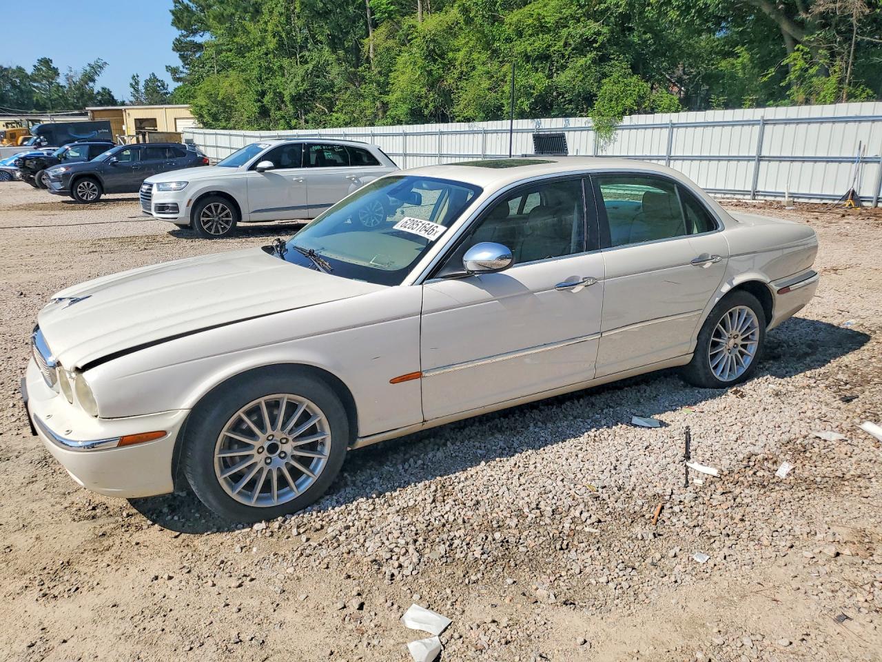 2007 Jaguar XJ 8, VIN SAJWA71B47SH16502 — Minor dents and scratches