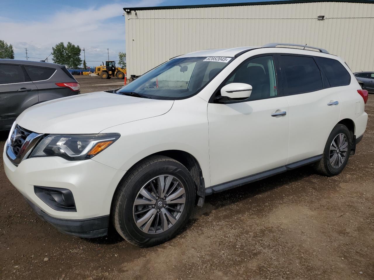 2017 Nissan Pathfinder SL, VIN 5N1DR2MM9HC695715 — Механическое