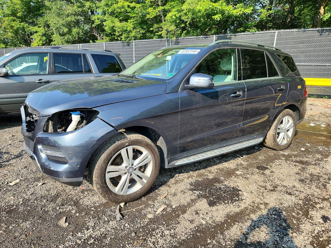 2015 Mercedes-Benz M 350, VIN 4JGDA5HB7FA487603 — Front end