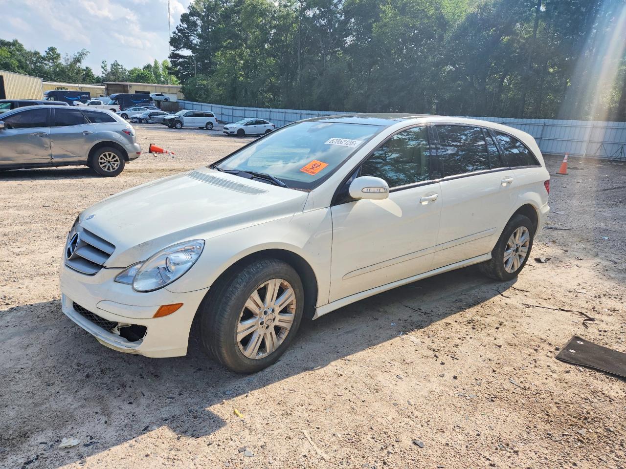 2006 Mercedes-Benz R 3.5L, VIN 4JGCB65E66A026583 — Мелкие вмятины и царапины