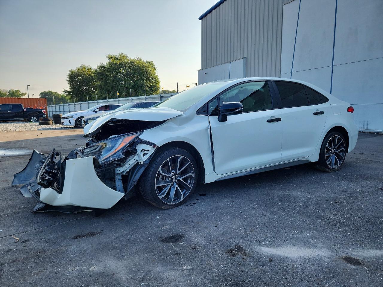2020 Toyota Corolla SE, VIN JTDS4RCEXLJ030095 — Front end