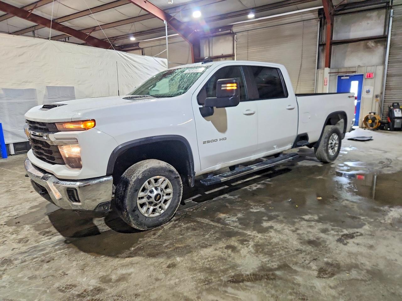 2025 Chevrolet Silverado 2500HD LT, VIN 1GC1KNEY6SF298919 — Front end