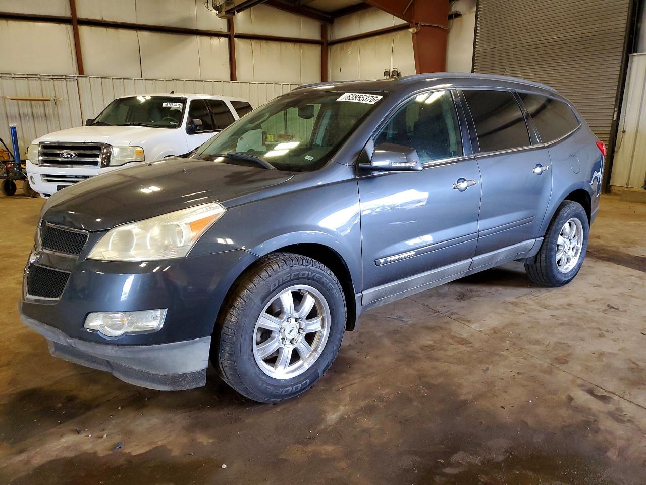 2009 Chevrolet Traverse 1LT, VIN 1GNER23D99S172557 — Front end