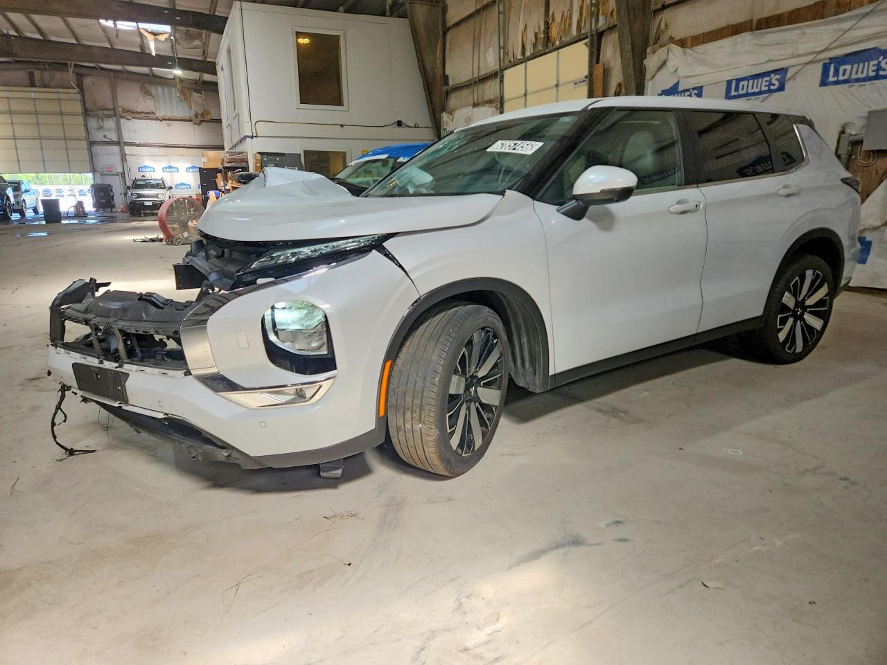 2025 Mitsubishi Outlander SE, VIN JA4J4VA85SZ020800 — Front end
