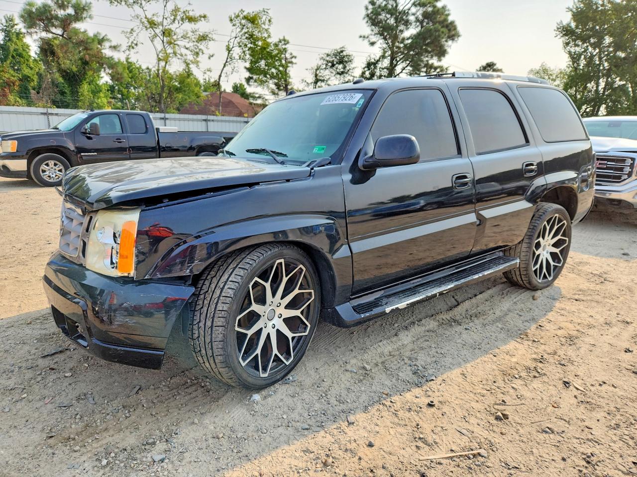 2005 Cadillac Escalade, VIN 1GYEK63N85R139915 — Перед
