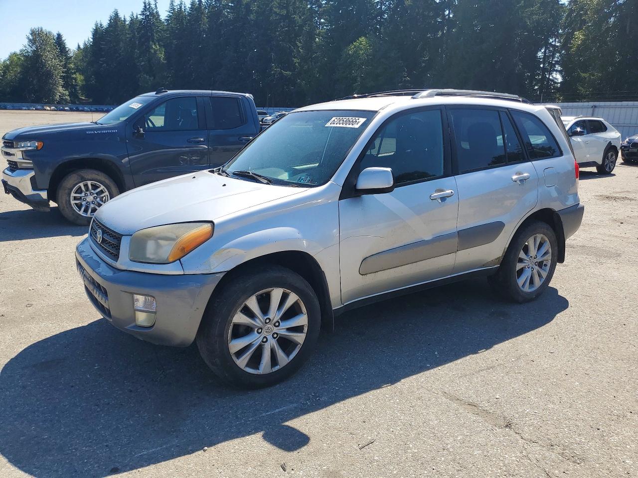2001 Toyota RAV4, VIN JTEGH20V610020748 — Rear end