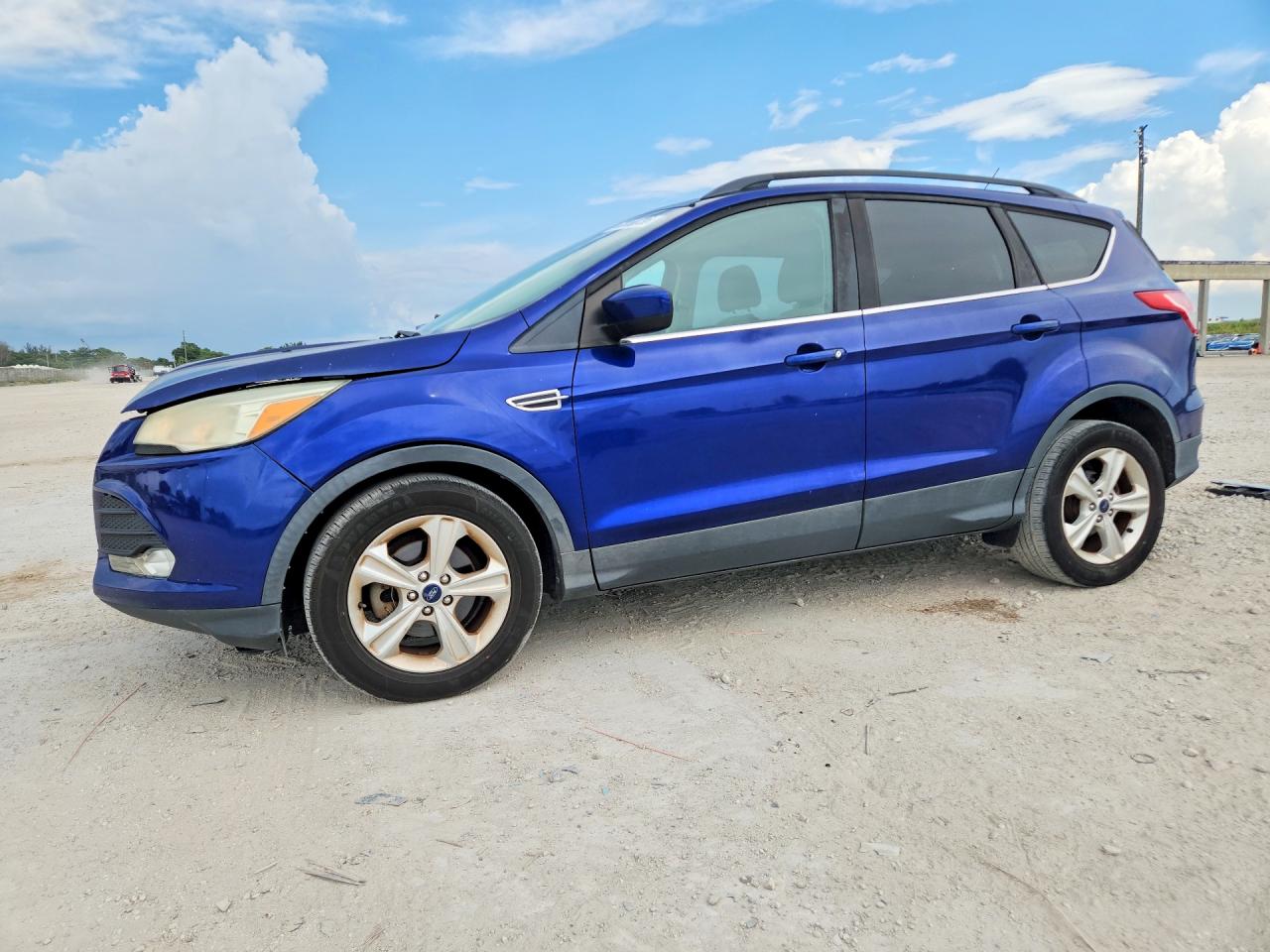 2015 Ford Escape SE, VIN 1FMCU0GX8FUA64496 — Front end