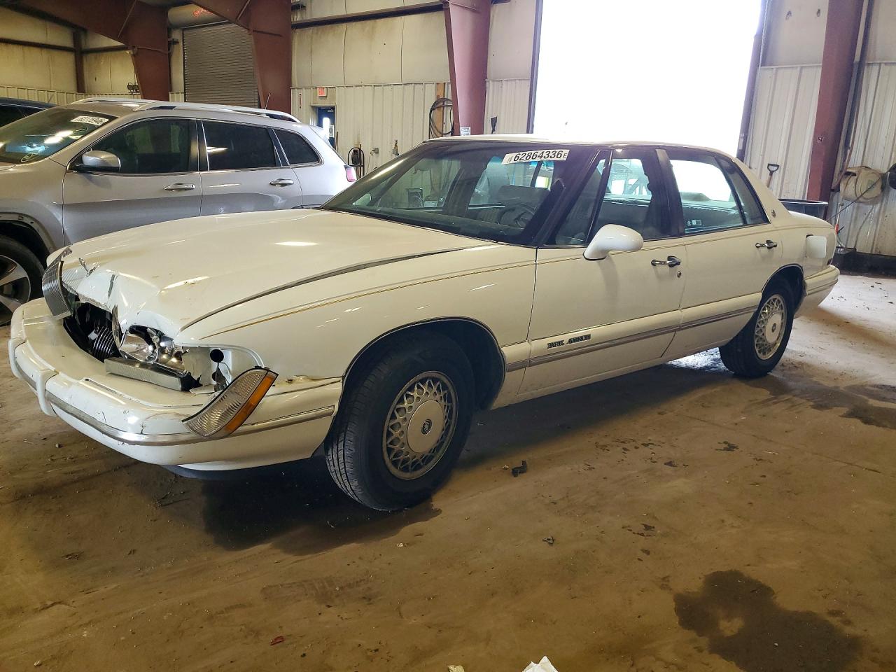 1995 Buick Park Avenue, VIN 1G4CW52K6SH662897 — Front end