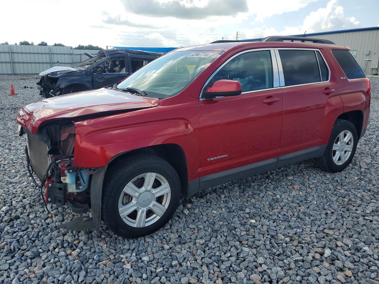 2015 GMC Terrain SLE, VIN 2GKALREK6F6372165 — Перед