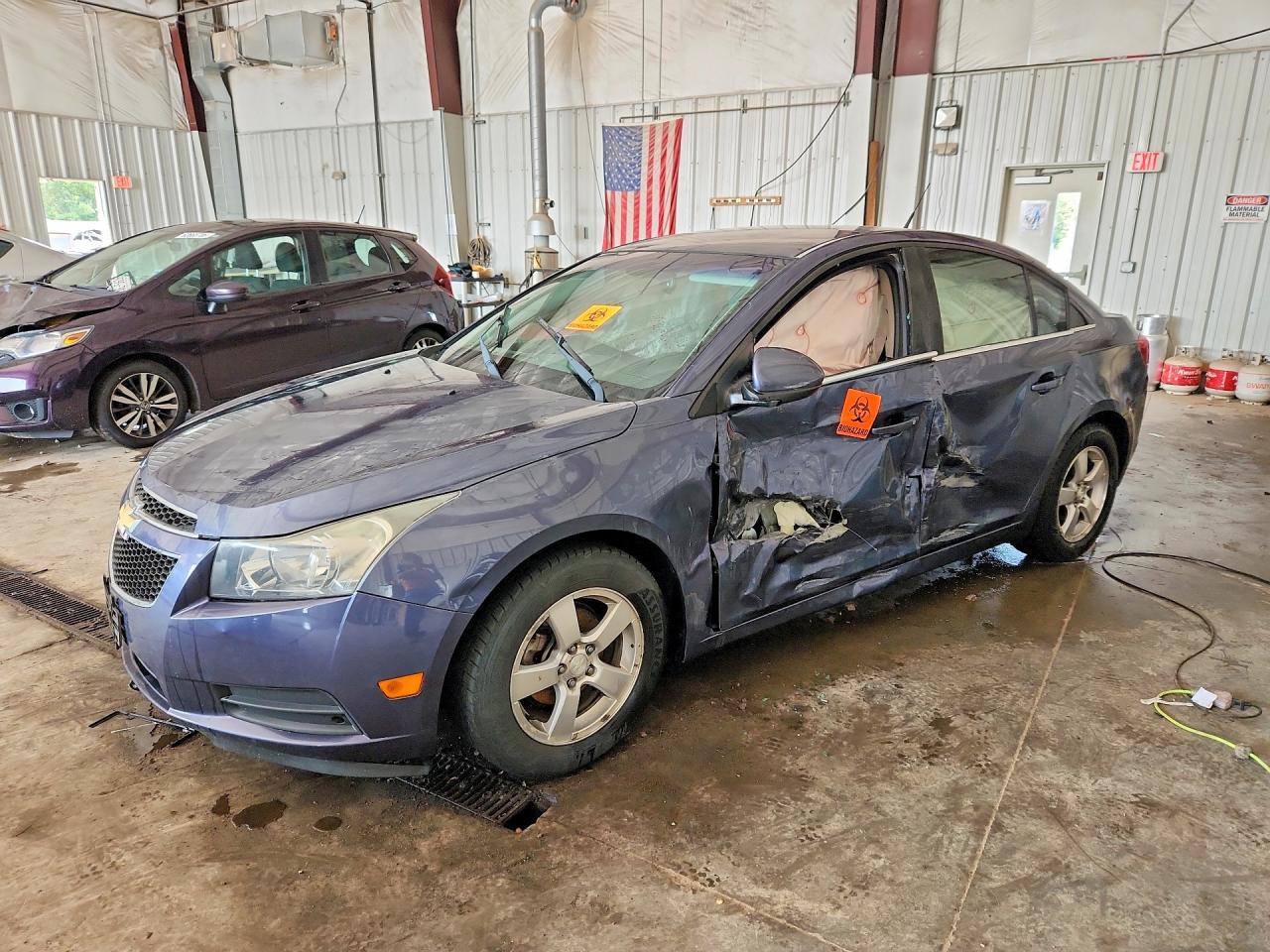 2014 Chevrolet Cruze 1LT, VIN 1G1PC5SBXE7253836 — Side