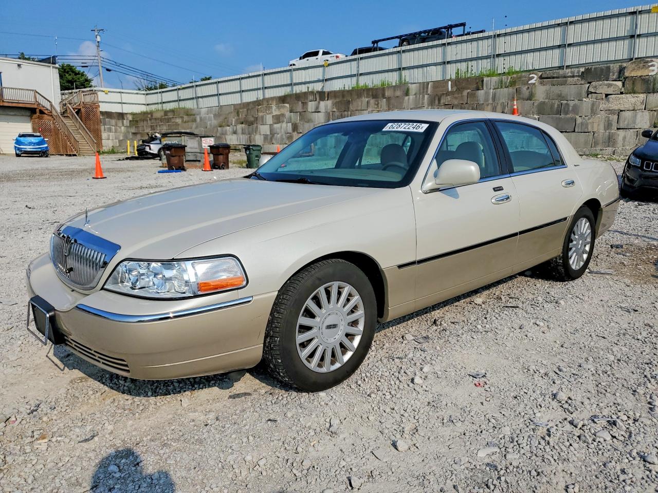 2005 Lincoln Town Car Signature, VIN 1LNHM81W05Y636477 — Мелкие вмятины и царапины