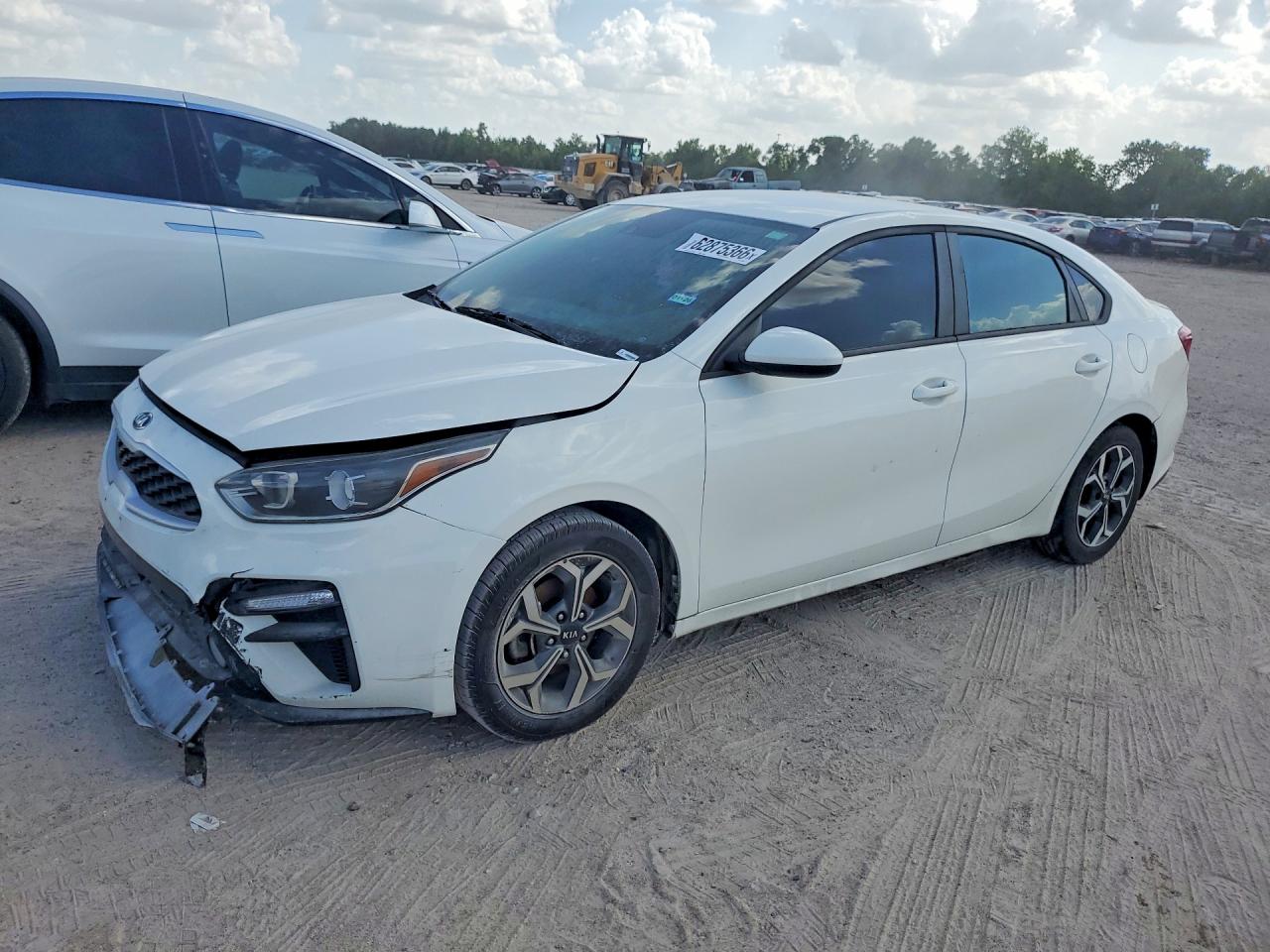 2021 Kia Forte LXS, VIN 3KPF24AD4ME288244 — Front end