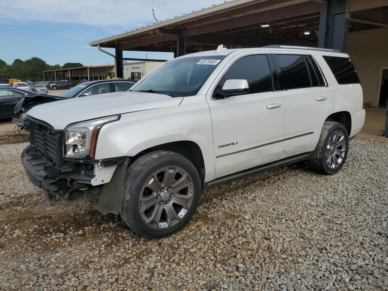 2017 GMC Yukon Denali, VIN 1GKS2CKJ7HR290520 — Front end