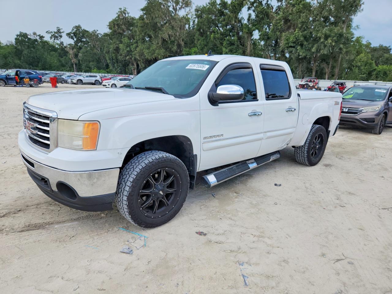 2010 GMC Sierra 1500 SLE, VIN 3GTRCVE00AG205867 — Side