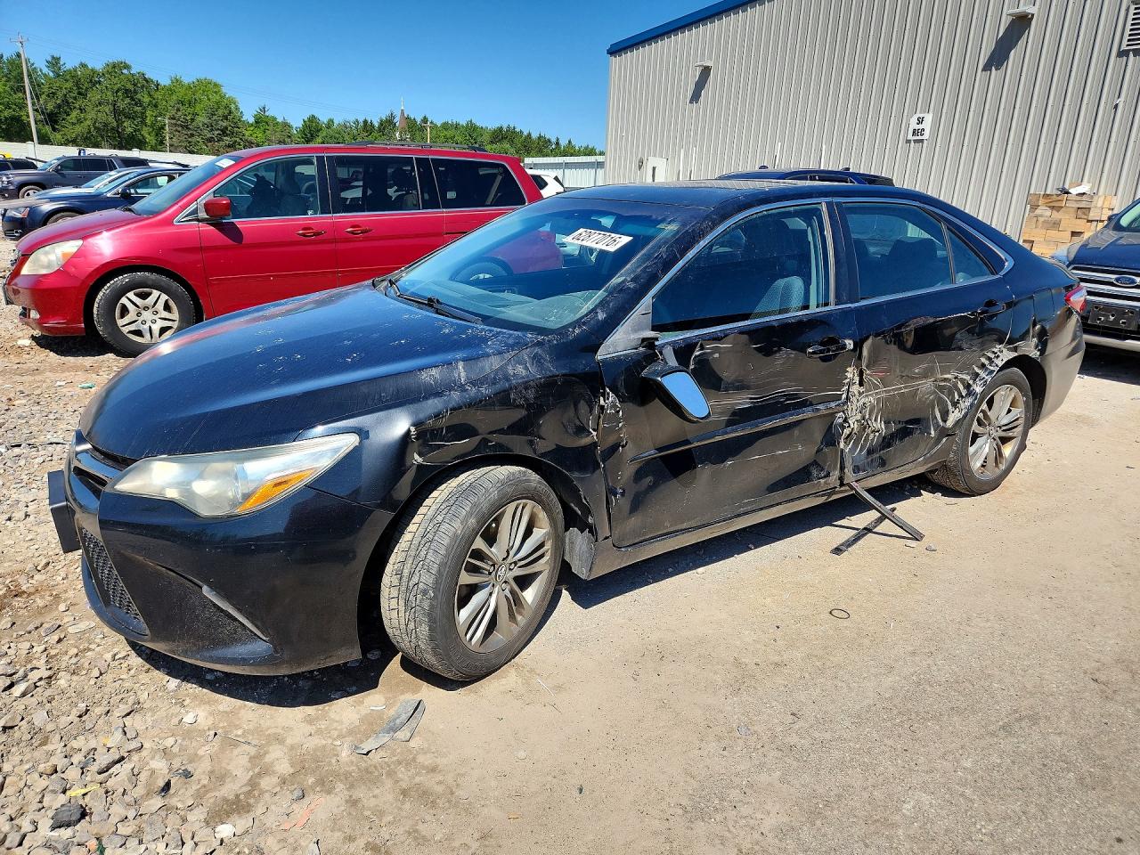 2016 Toyota Camry SE, VIN 4T1BF1FK0GU249516 — Side