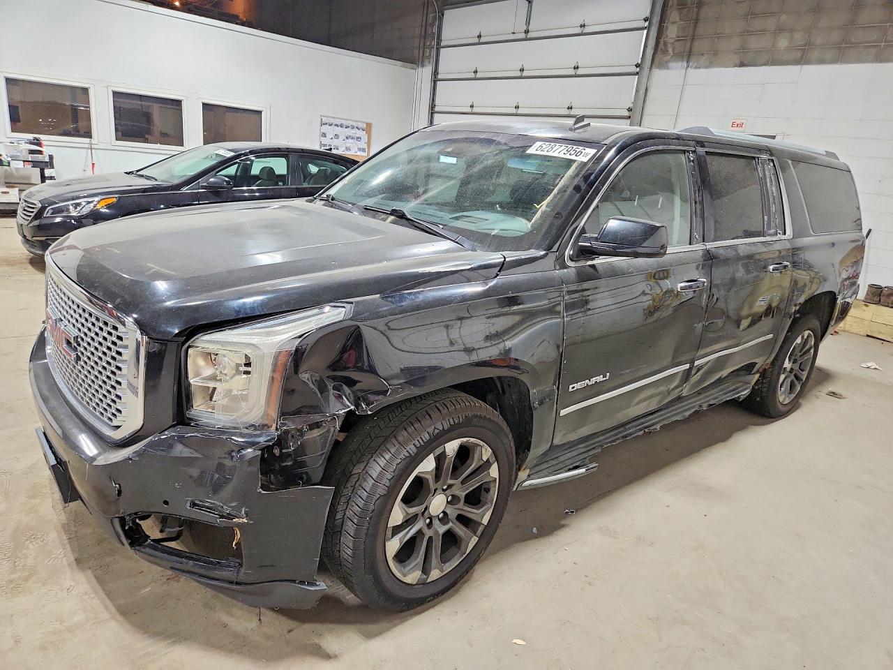 2015 GMC Yukon XL Denali, VIN 1GKS2JKJ0FR298749 — Front end
