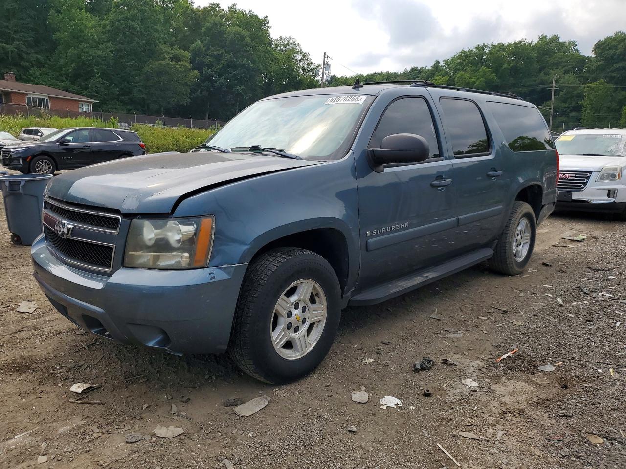 2008 Chevrolet Suburban LTZ, VIN 1GNFK163X8J246000 — Rear end