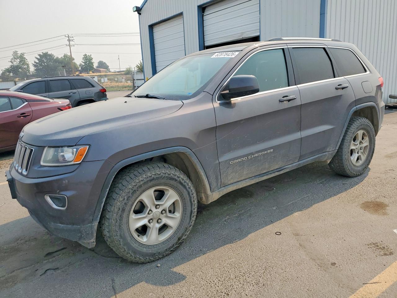 2014 Jeep Grand Cherokee Laredo, VIN 1C4RJFAGXEC135480 — Перед
