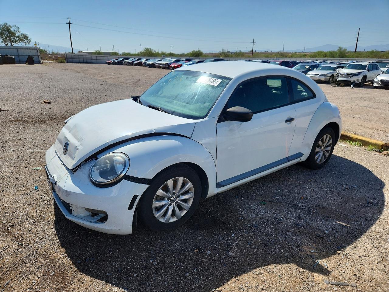 2014 Volkswagen Beetle Entry, VIN 3VWF17AT6EM642779 — Front end