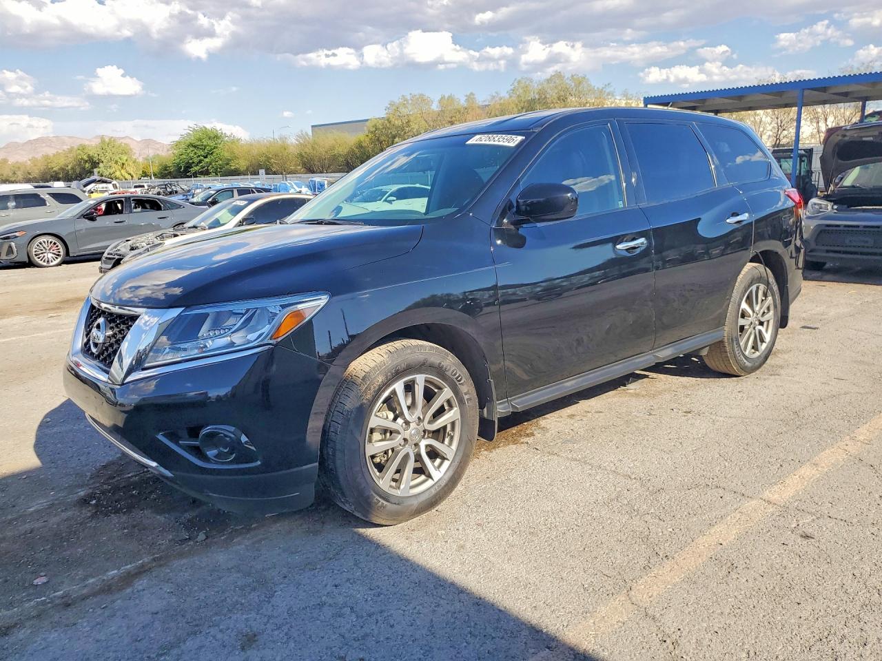 2014 Nissan Pathfinder S, VIN 5N1AR2MN7EC681481 — Side
