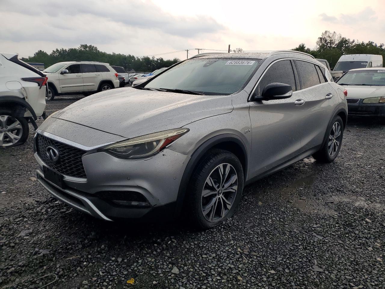 2017 Infiniti QX30 Premium, VIN SJKCH5CR2HA016197 — Minor dents and scratches