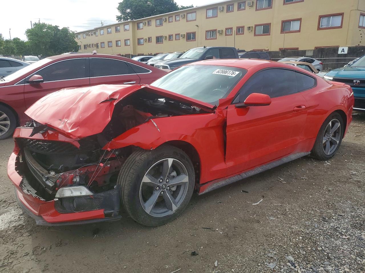 2015 Ford Mustang V6, VIN 1FA6P8AM6F5330426 — Front end