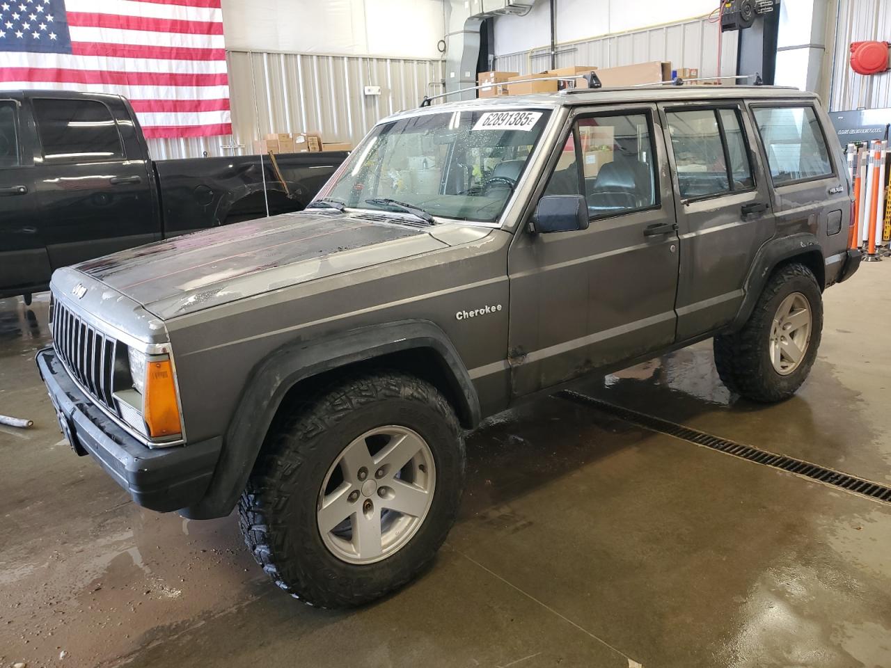 1987 Jeep Cherokee, VIN 1JCML7817HT126623 — Normal wear