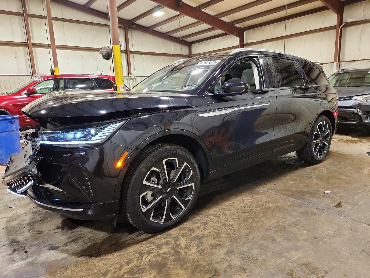 2026 Lincoln Nautilus Reserve, VIN 5LMPJ8KA8TJ008211 — Front end