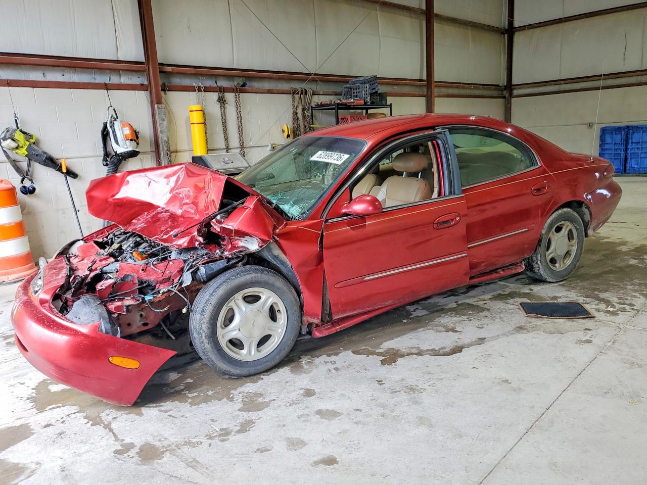 1996 Mercury Sable LS, VIN 1MELM53SXTA612358 — Front end