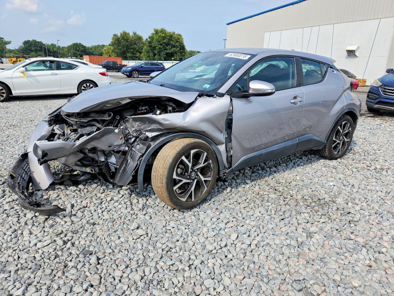 2018 Toyota C-HR XLE, VIN NMTKHMBX7JR000755 — Front end