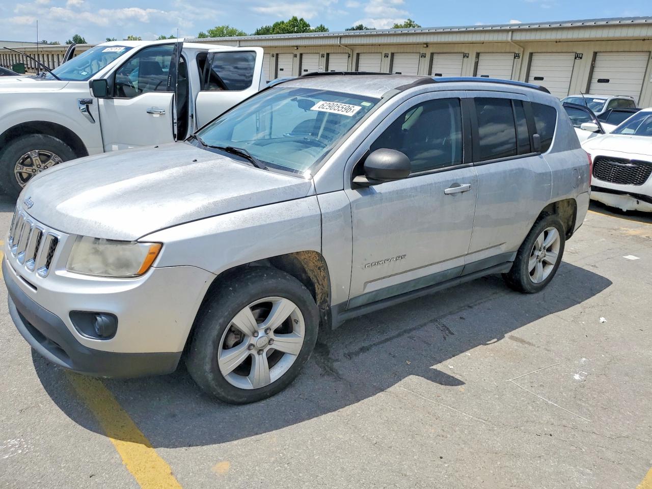 2011 Jeep Compass Latitude, VIN 1J4NF1FB8BD219037 — Minor dents and scratches