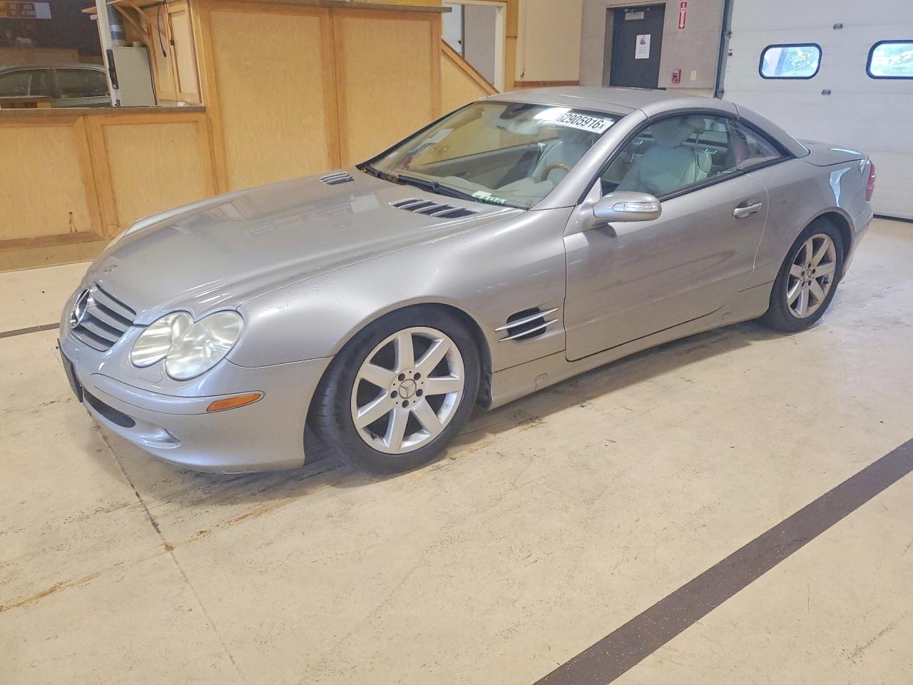 2005 Mercedes-Benz SL 500, VIN WDBSK75F75F092834 — Normal wear