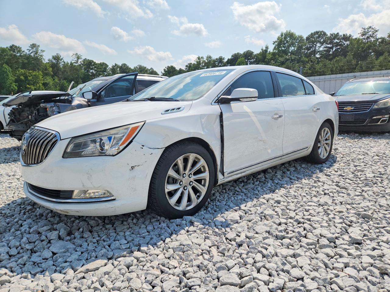 2015 Buick LaCrosse Leather, VIN 1G4GB5GR4FF113655 — Front end