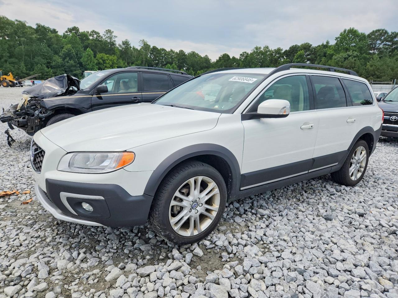 2016 Volvo XC70 T5 Premier, VIN YV4612NK4G1241395 — Minor dents and scratches