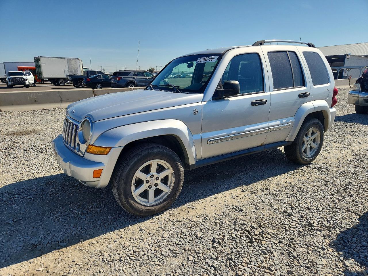 2005 Jeep Liberty Limited, VIN 1J4GL58KX5W695465 — Перед