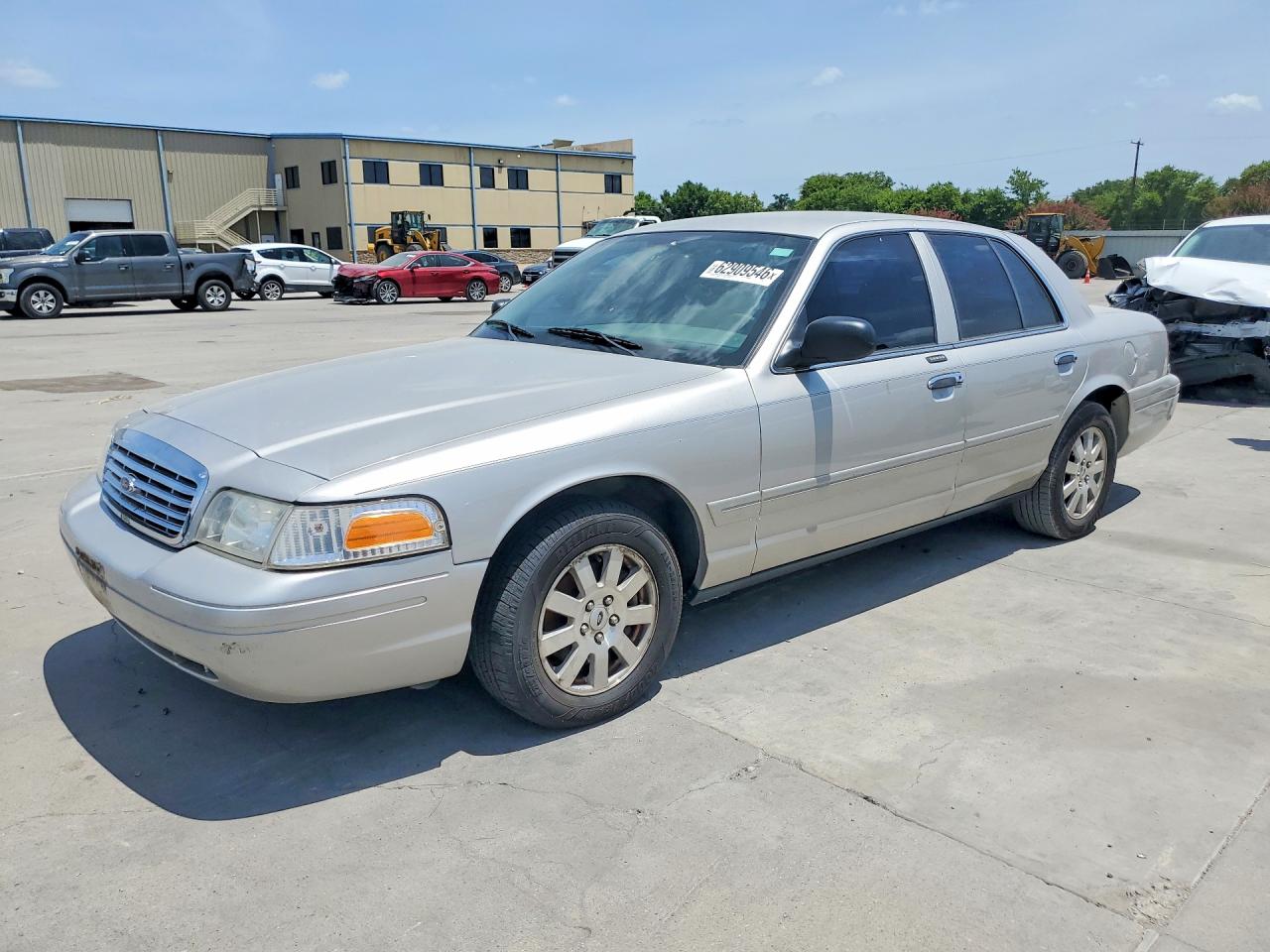 2008 Ford Crown Victoria LX, VIN 2FAFP74V18X112538 — Minor dents and scratches