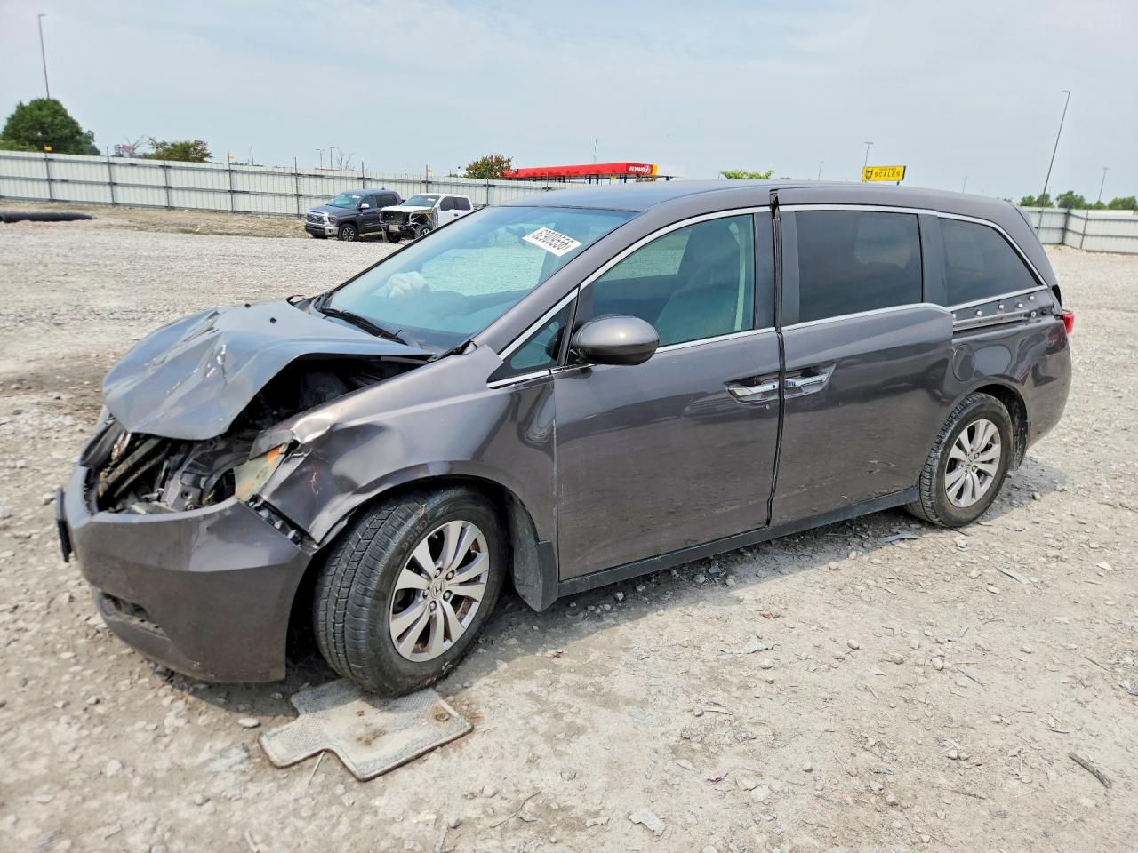 2016 Honda Odyssey SE, VIN 5FNRL5H33GB069982 — Front end