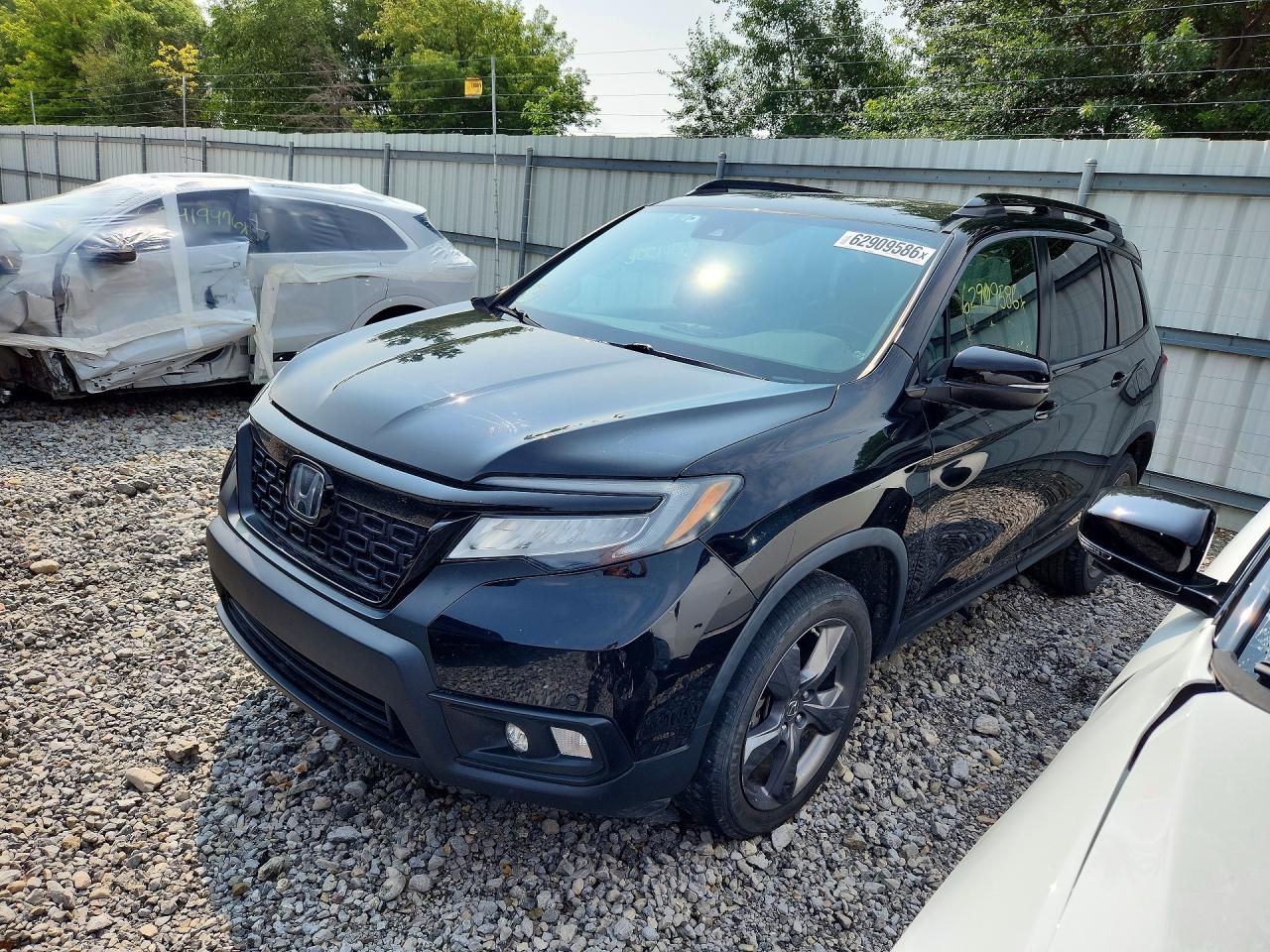 2019 Honda Passport Touring, VIN 5FNYF8H9XKB010610 — Перед