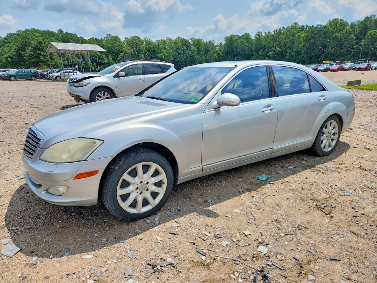 2007 Mercedes-Benz S 550, VIN WDDNG71X27A042850 — Minor dents and scratches
